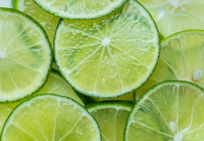 Chanh tươi giúp trị thâm mụn hiệu quả