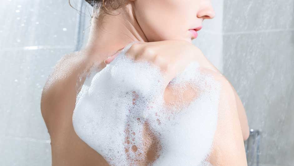 Lựa chọn sữa tắm phù hợp sẽ giúp da bạn trắng sáng, ẩm mịn toàn diện