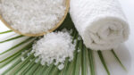 Muối chườm giúp đánh bay mỡ thừa