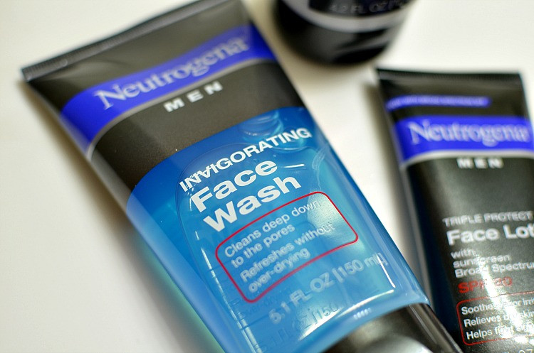 Sữa rửa mặt Neutrogena